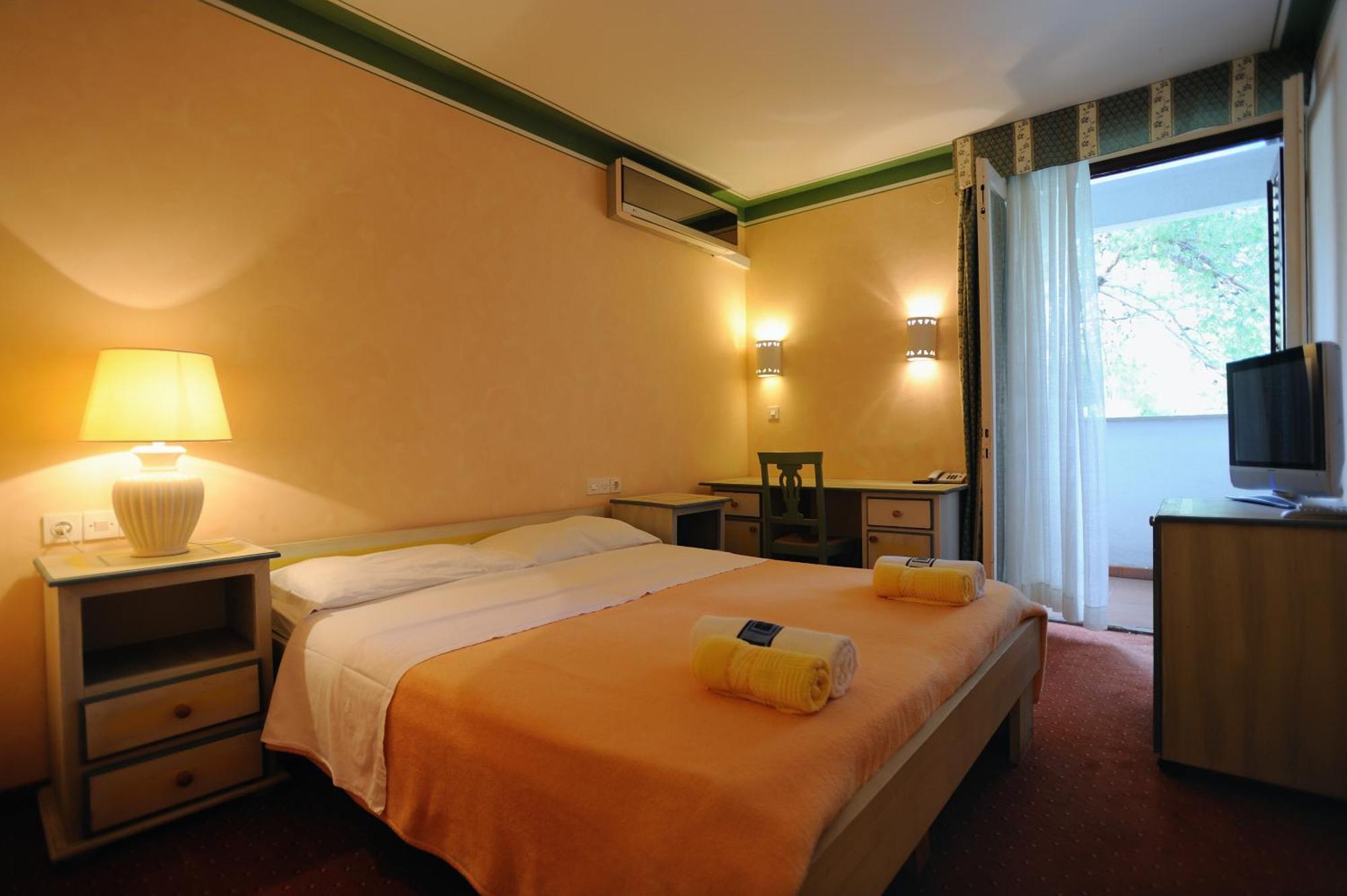 Hotel Solitudo Убли Экстерьер фото