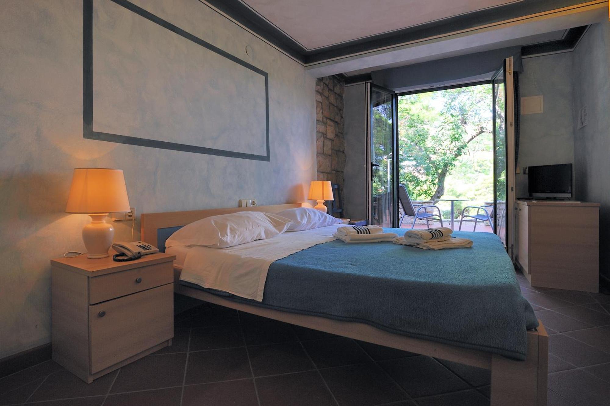 Hotel Solitudo Убли Экстерьер фото